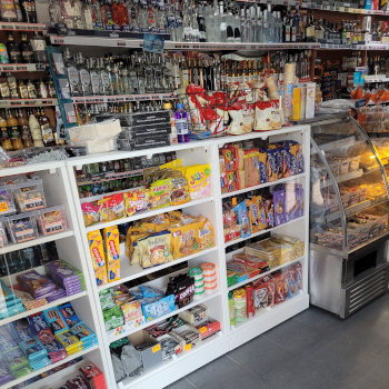 Sklep z alkoholem, tytoniem, słodyczami i innymi produktami